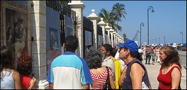 Un centenar de fotografias de las obras de arte del Museo del Louvre se exponen en La Habana Vieja